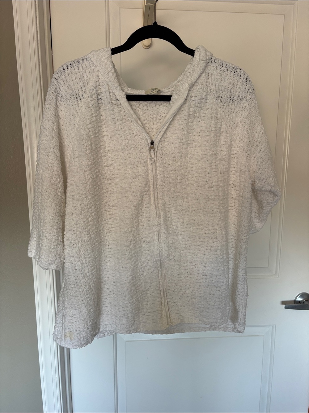 Women’s White Hooded zipped cardigan.